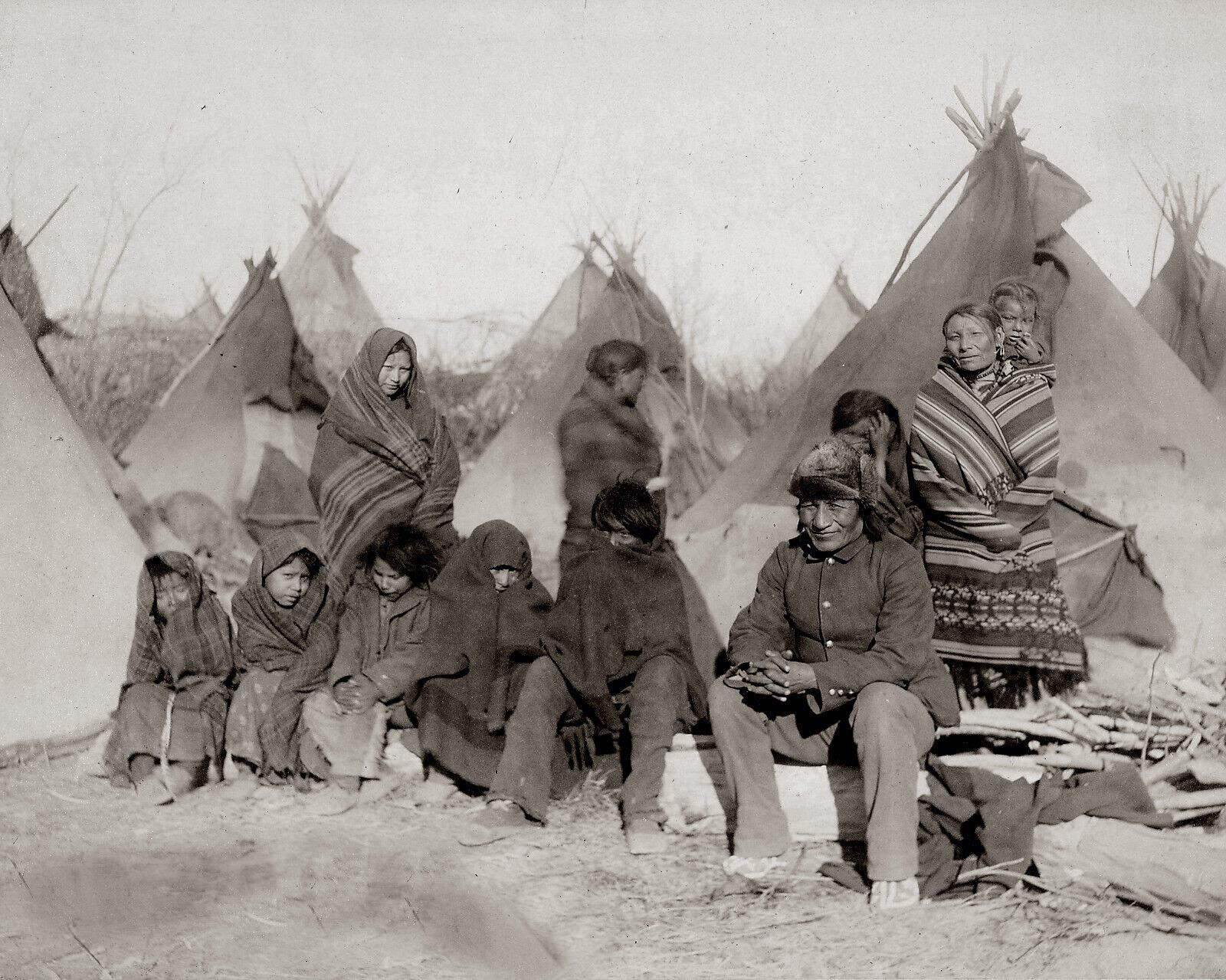 1891 Survivors of WOUNDED KNEE MASSACRE Photo (217-L)