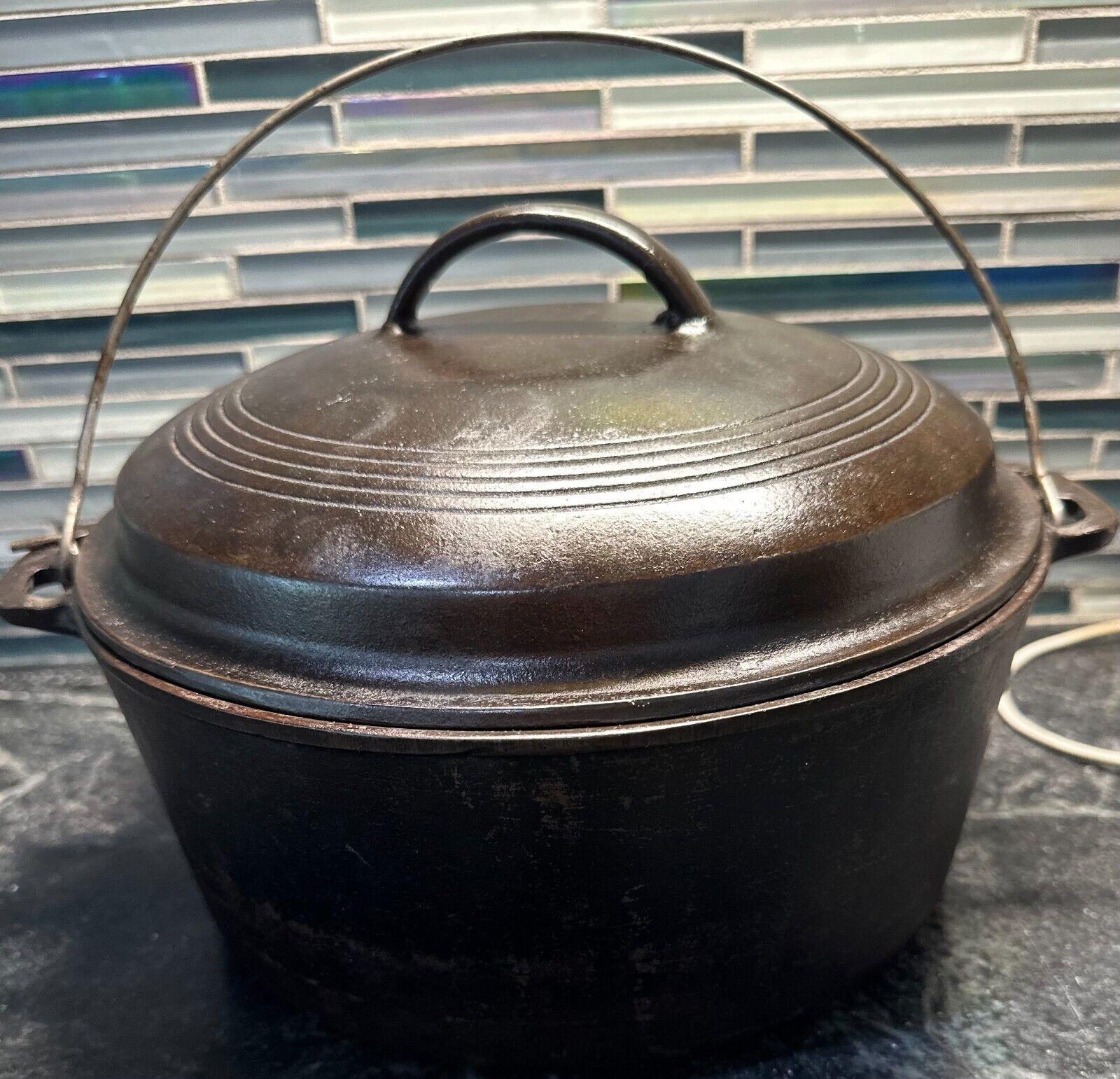 VINTAGE WAGNER WARE SIDNEY O CAST IRON ROUND ROASTER 1268 WITH MATCHING LID