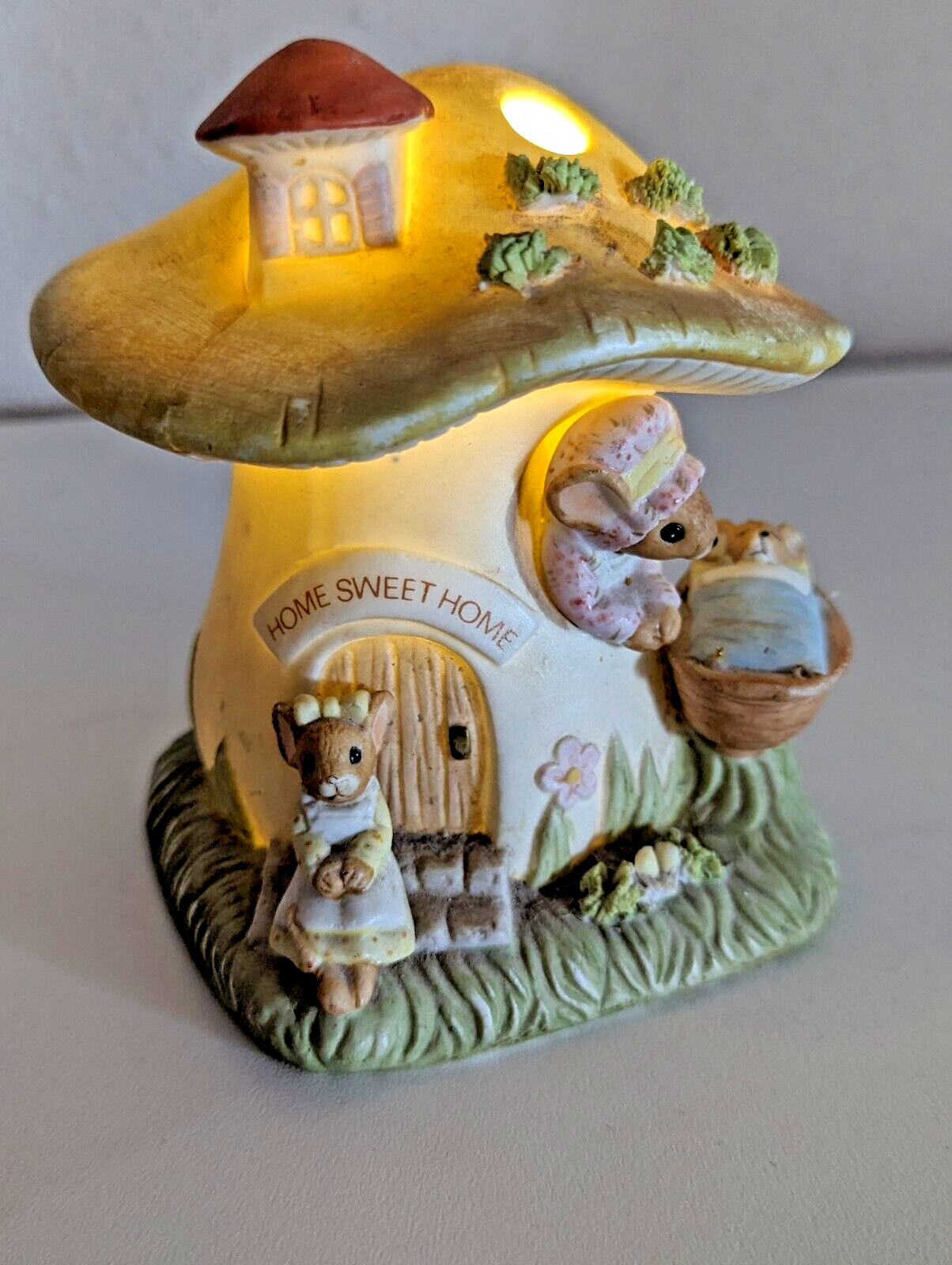 Vintage Enesco Fairy Mushroom House Night Light Ceramic Mice Baby Lamp toadstool