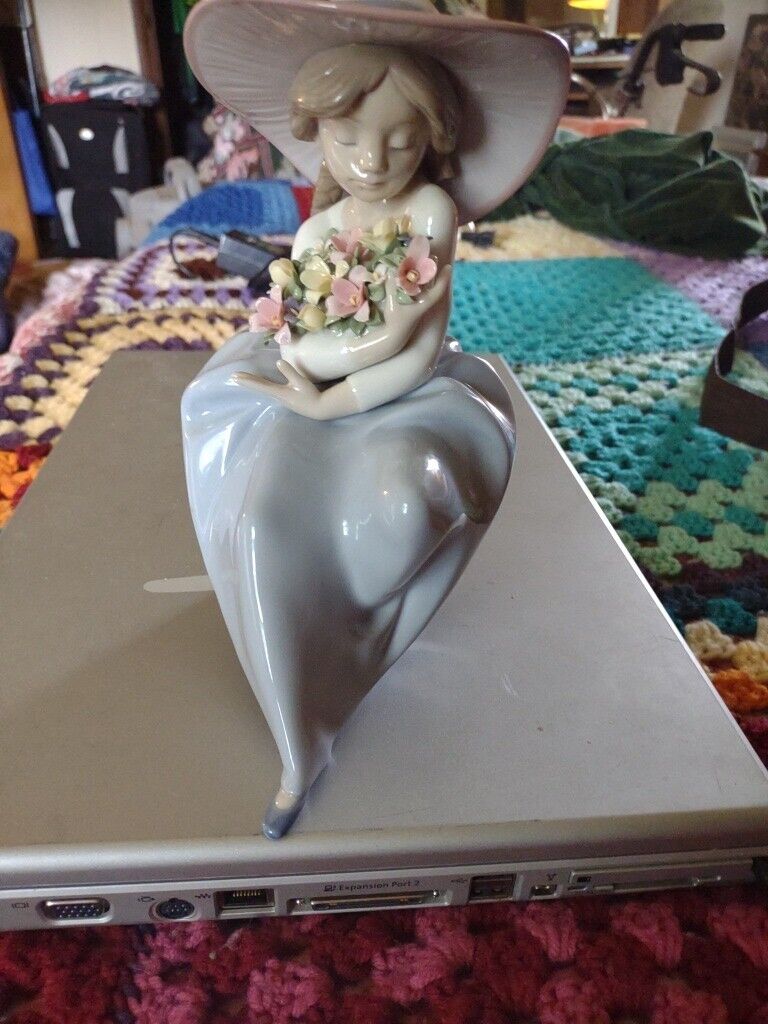 LLadro Porcelain Figurine 