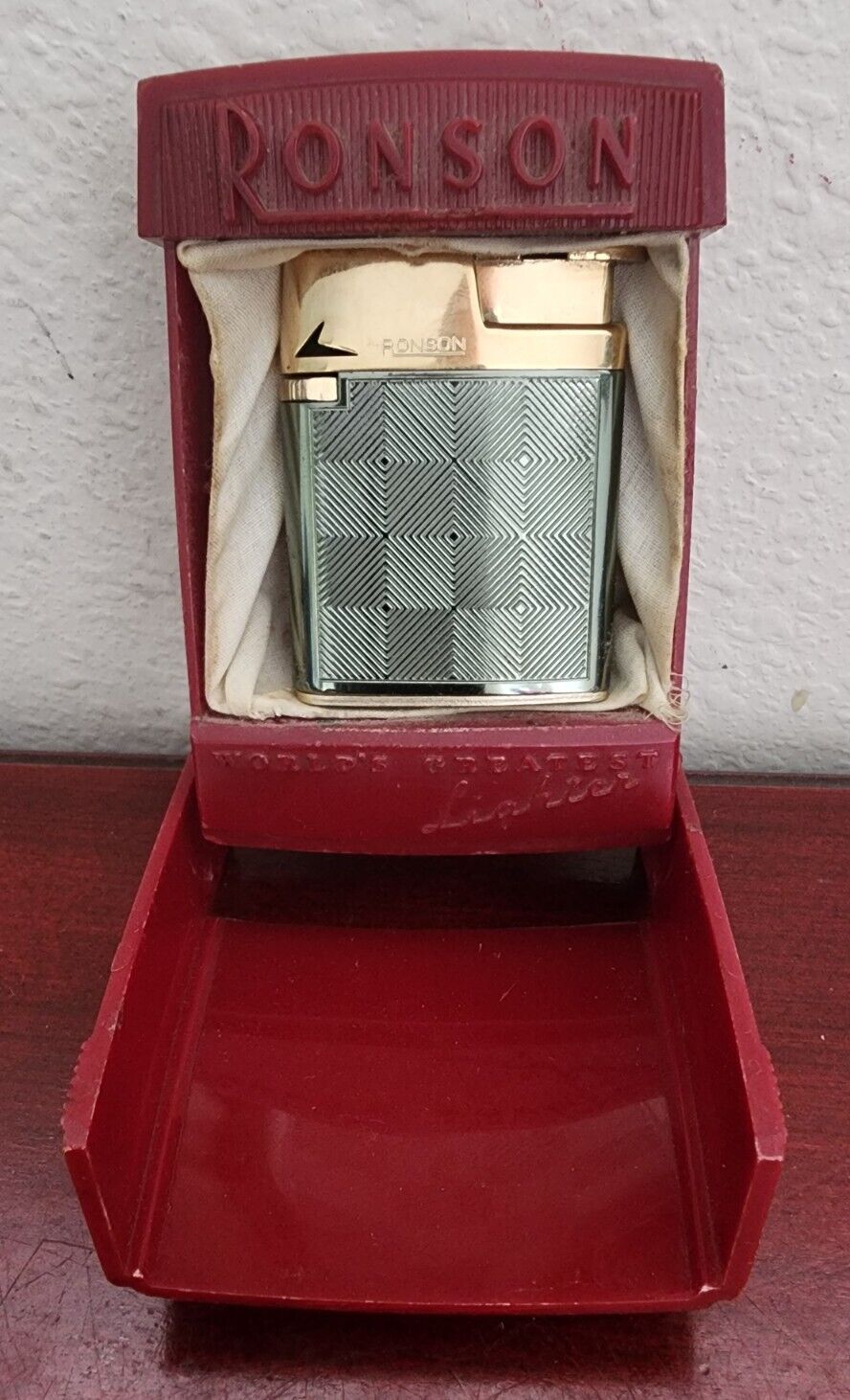 VINTAGE RONSON WORLD'S GREATEST LIGHTER VARAFLAME MK II. MADE IN USA. W/BOX