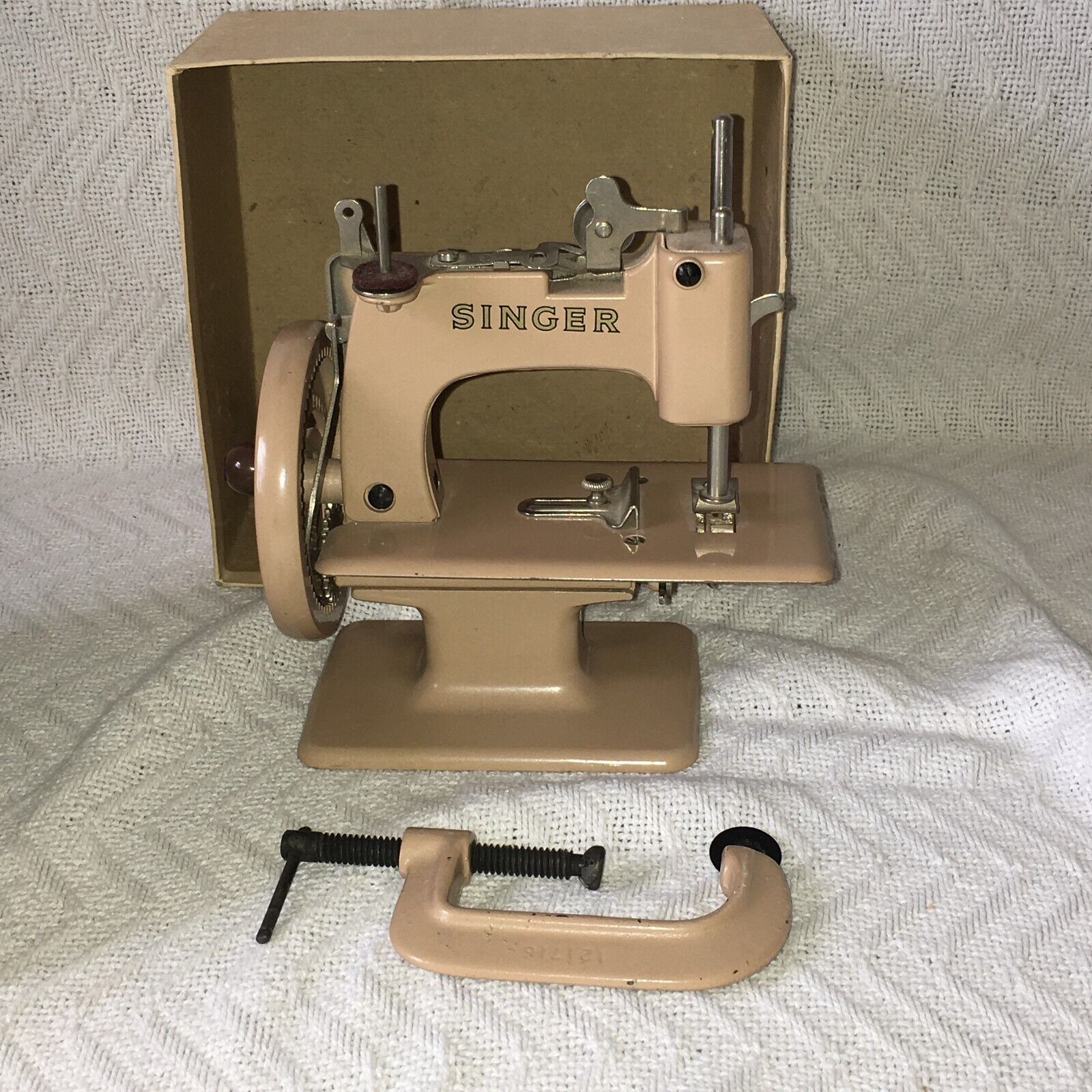Beige Singer Sewhandy Model No 20 Working Child\'s Sewing Machine in Original Box