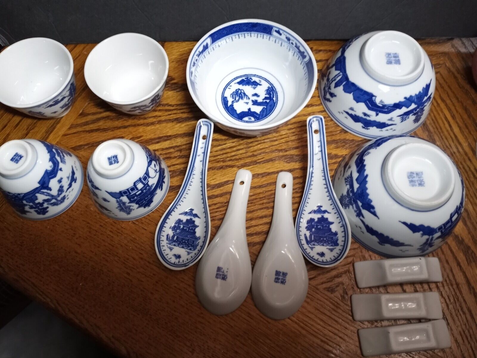 ASIAN BLUE AND WHITE PAGODA DESIGN BOWLS CUPS & SPOONS