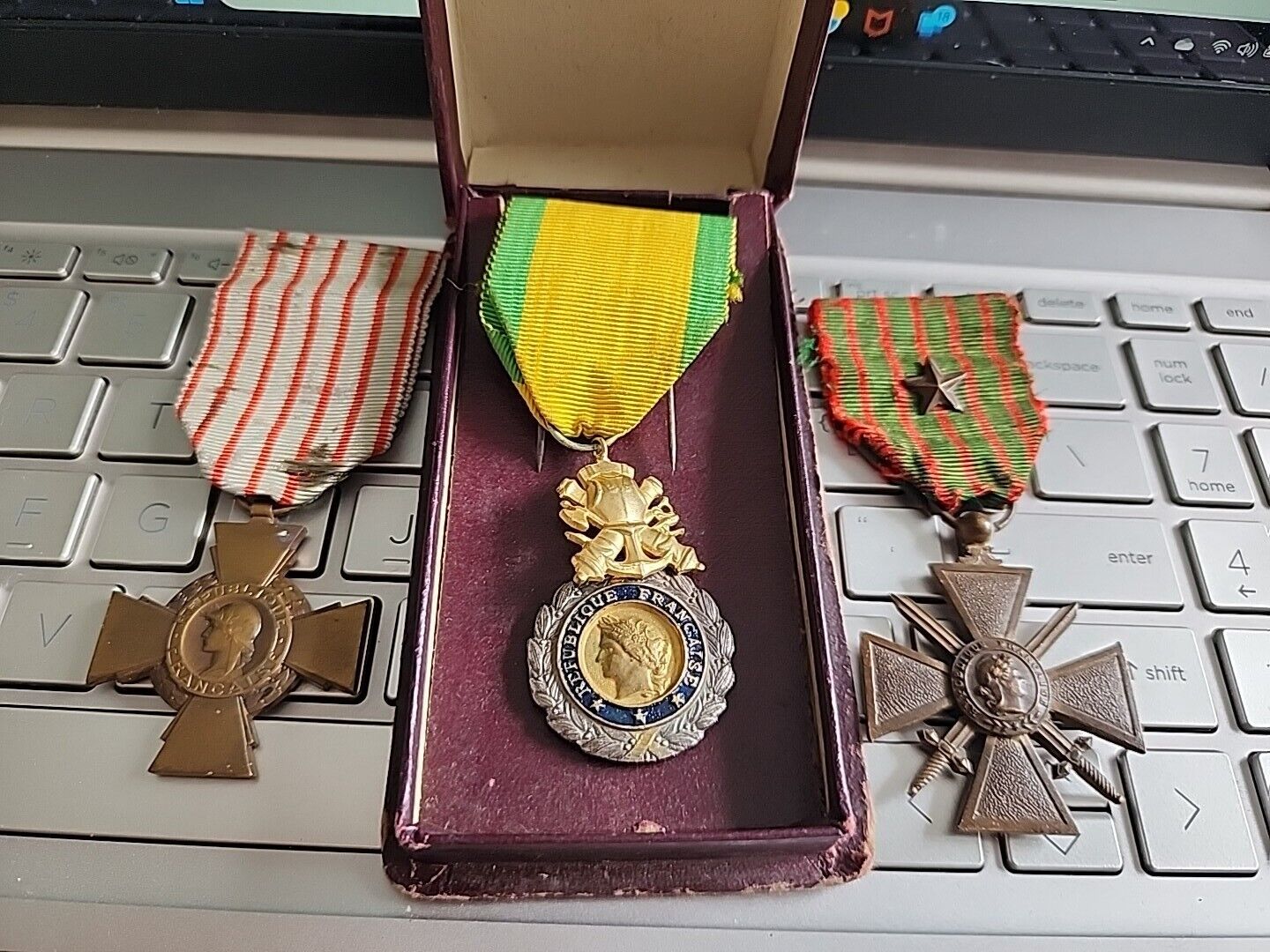WW1 France Médaille militaire-War Cross Dated 1918 W/ Star-Combatant's Cross