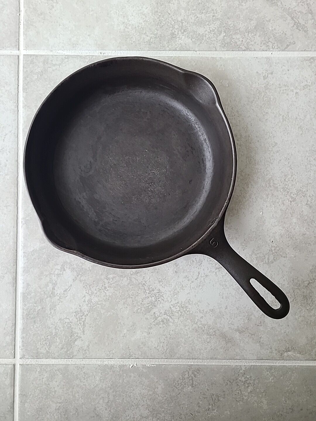 No. 6 Unmarked Wagner Ware 9 Inch Cast Iron Skillet - Smooth - H 
