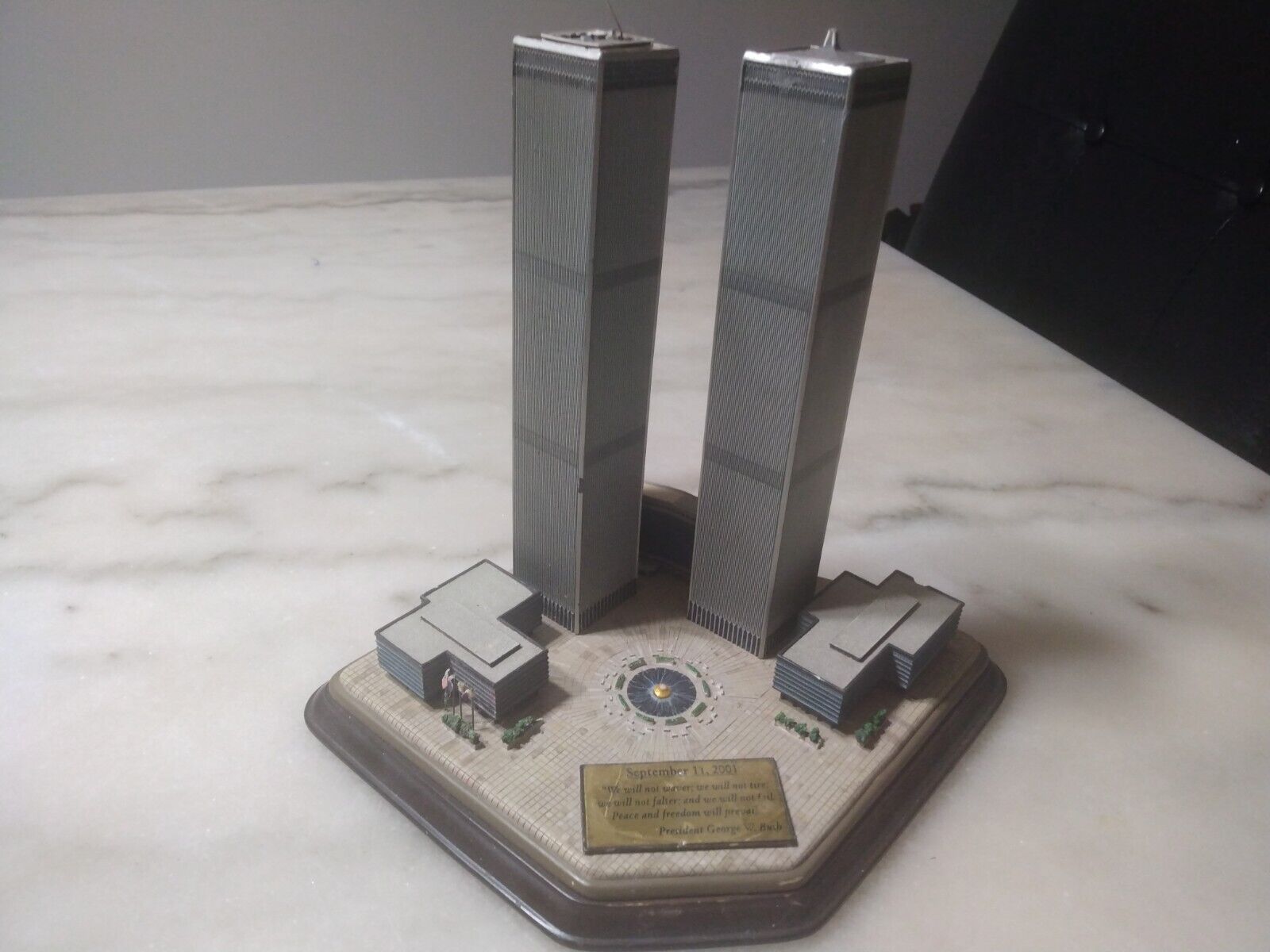 Twin Towers Commemorative World Trade Center 911 Memorial NYC Danbury Mint Rare