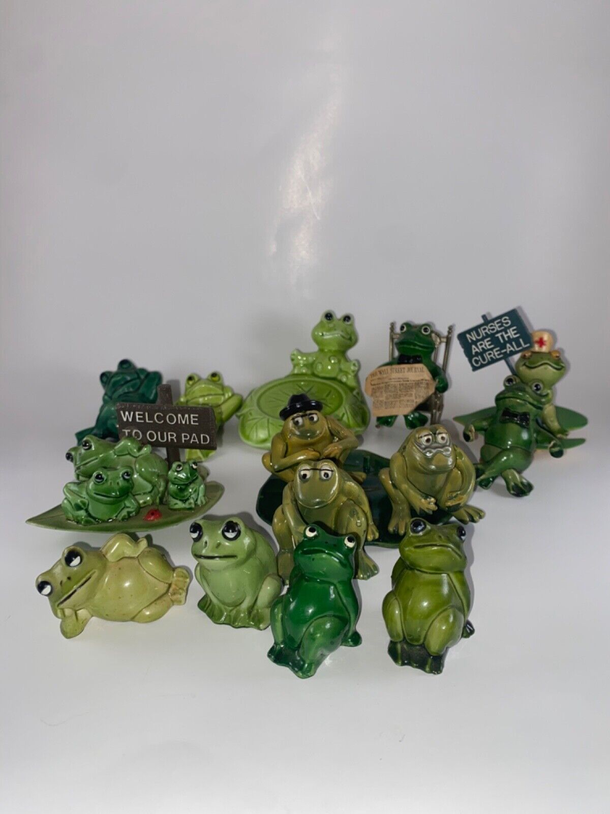 Lot 12 Vintage Frog figurines ceramic florida collectable antique set