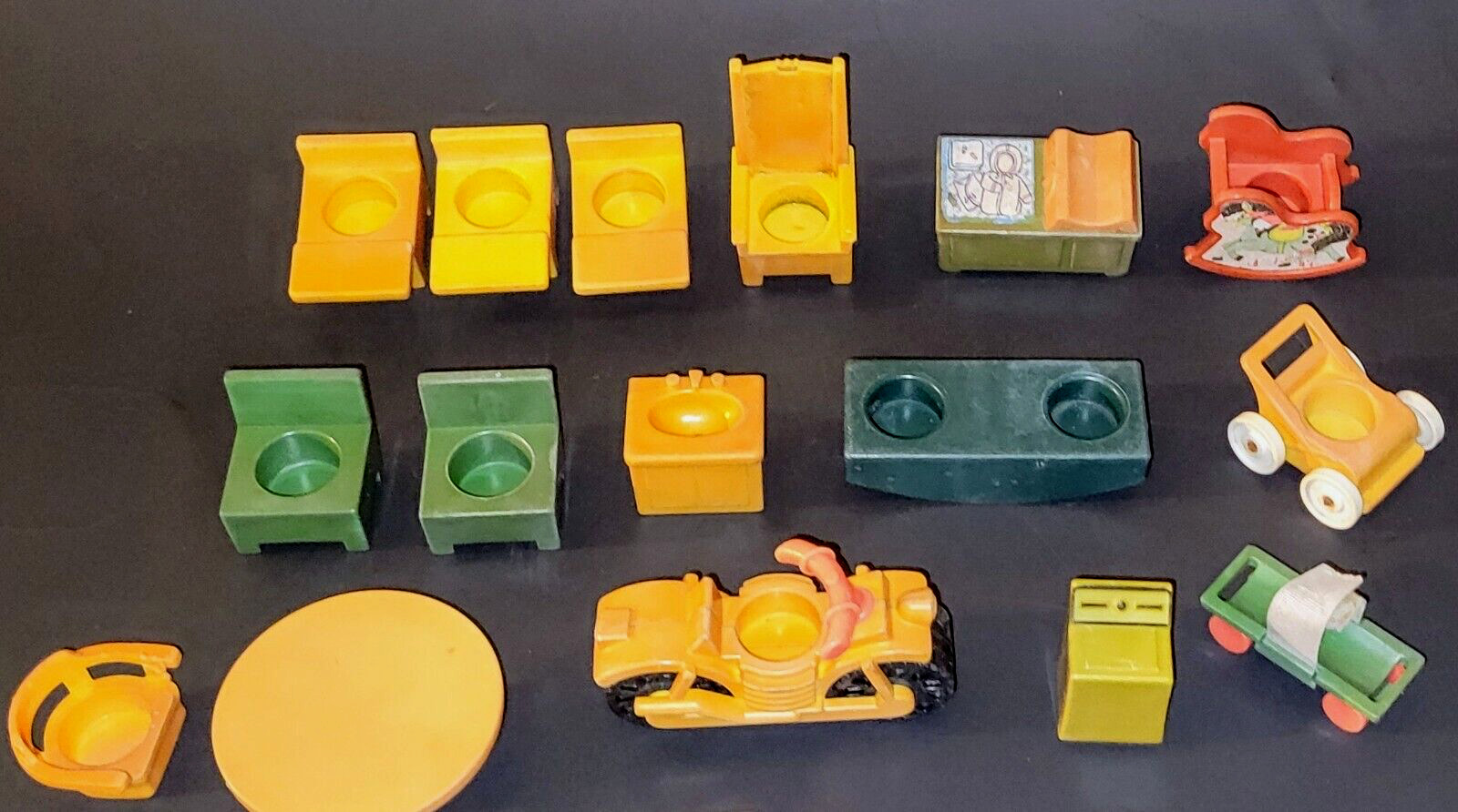 Faded Dicolored Lot Of Vintage Fisher Price Little People Accessories