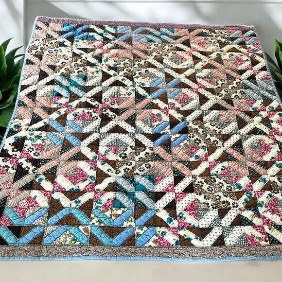 Vintage Twin Quilt Carrefour Pattern Floral Handmade Patchwork 80x68 inches