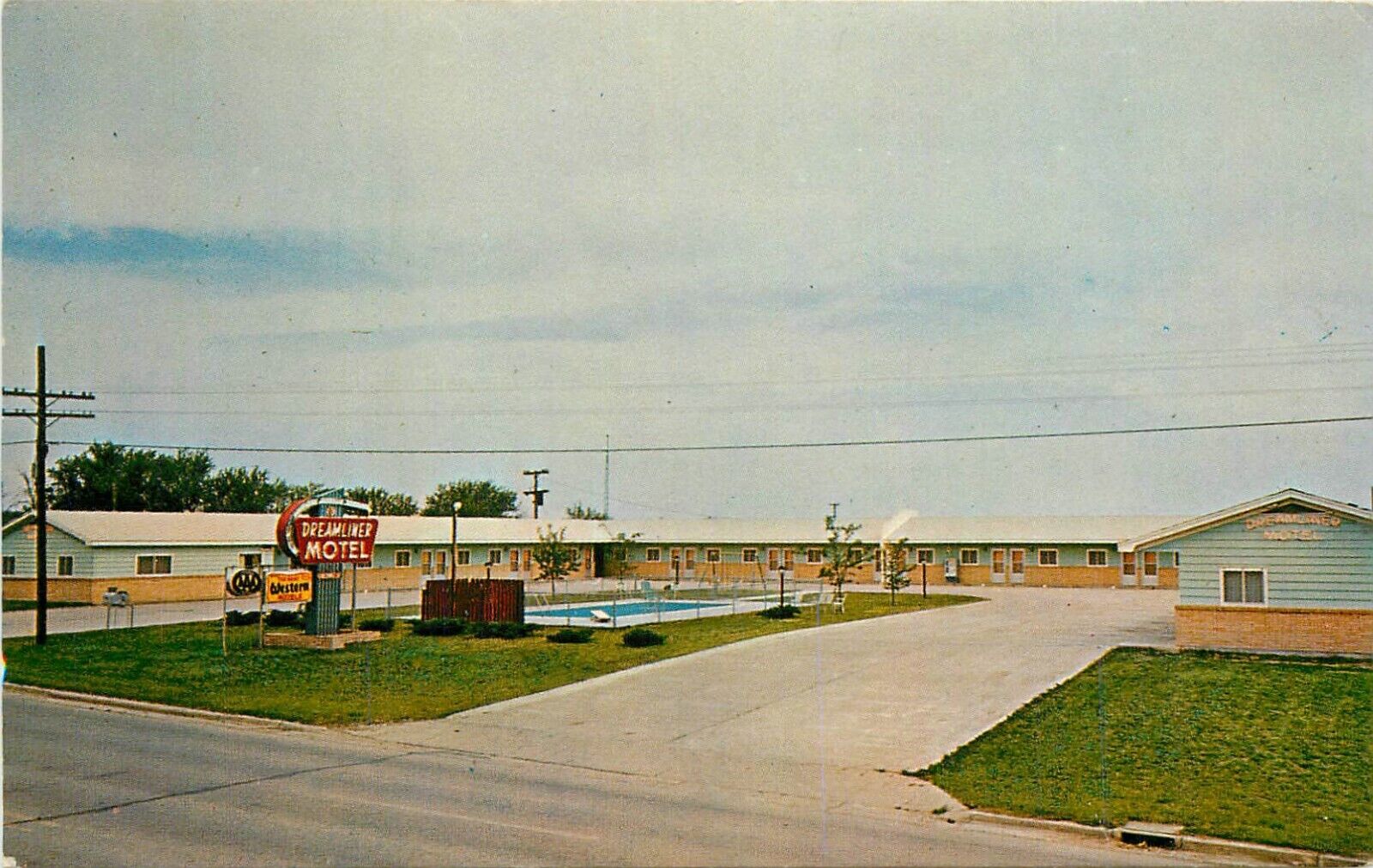 c1960s The Dreamliner Motel, Mankato, Kansas Postcard