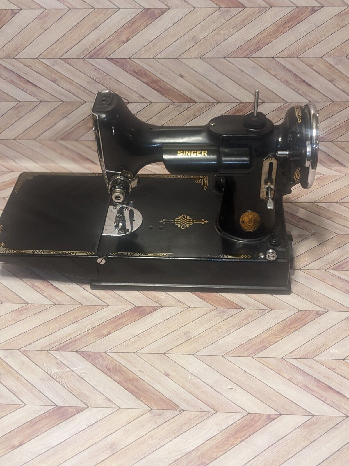 Vtg 1939 Singer Featherweight Sewing Machine 221 w/ Case & Accessories Excellent