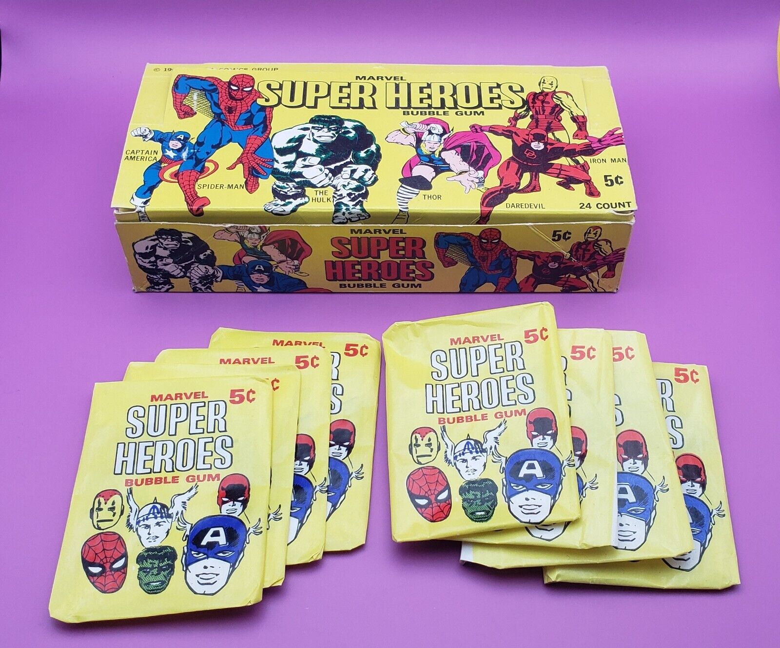 1966 Donruss Marvel Super Heroes Empty Display Box + 8 Empty Wrappers