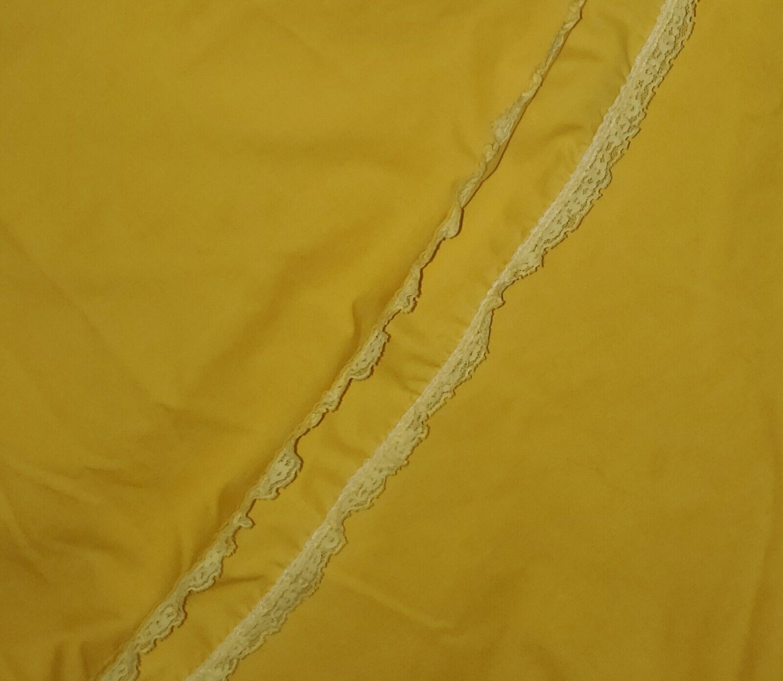 Vintage 1970s Round Mod Yellow Tablecloth Lace Trim 78