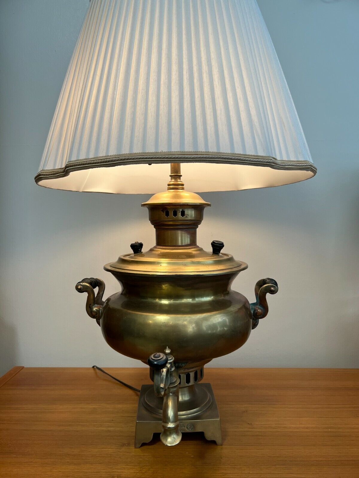 Vintage Russian Vasili Alexanaz Batashev Brass Samovar Lamp, 33\