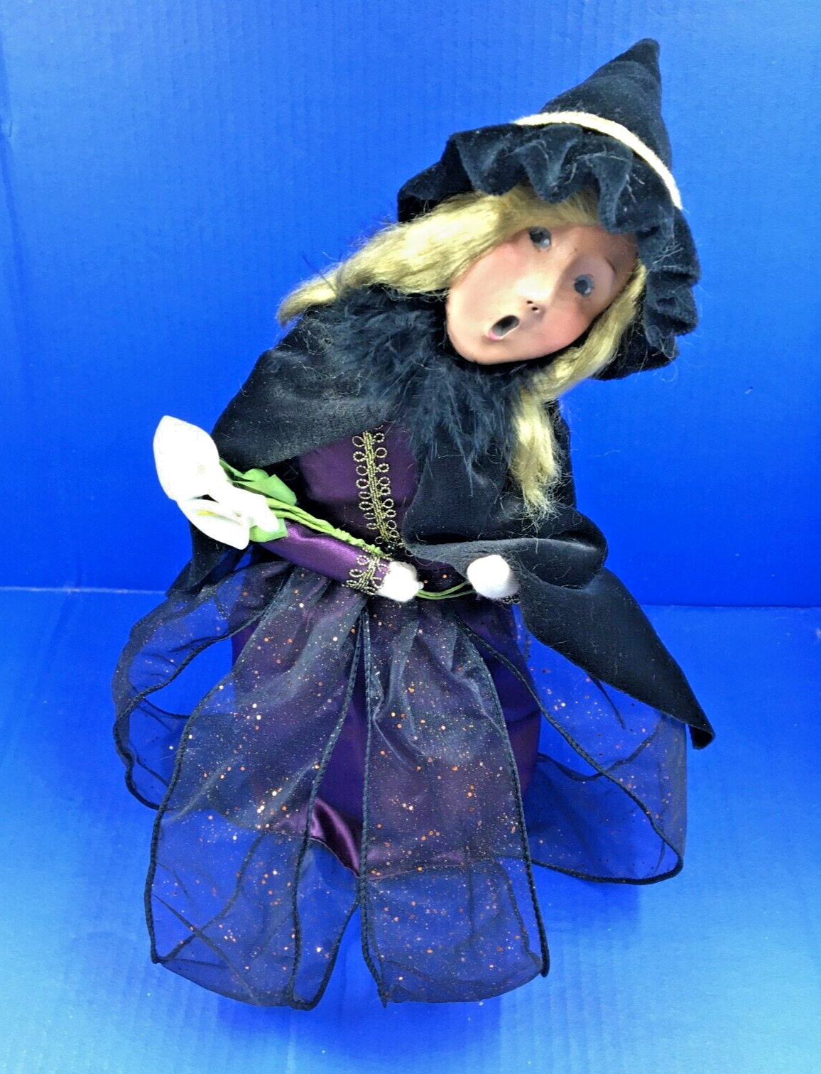 Byers Choice RETIRED 2011 Witch with Calla Lilies ~ Velvet Cape ~ Shimmer Skirt