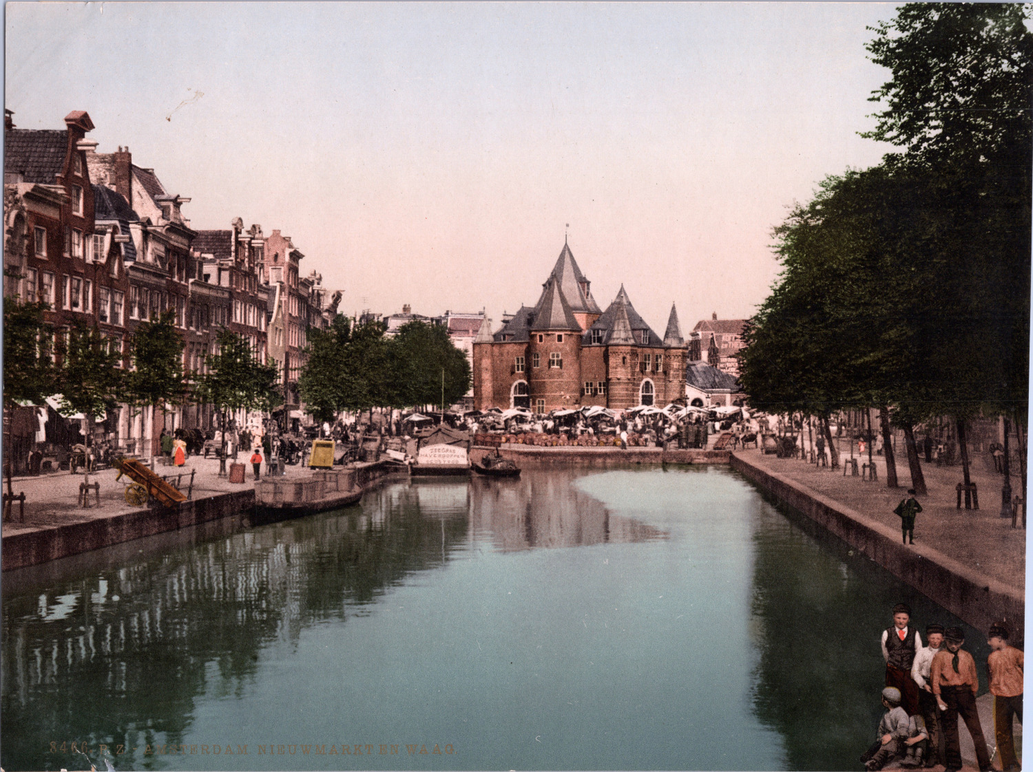 Nederland, Amsterdam. Nieuwmarkt en Libra. vintage print photochromie, vintage 