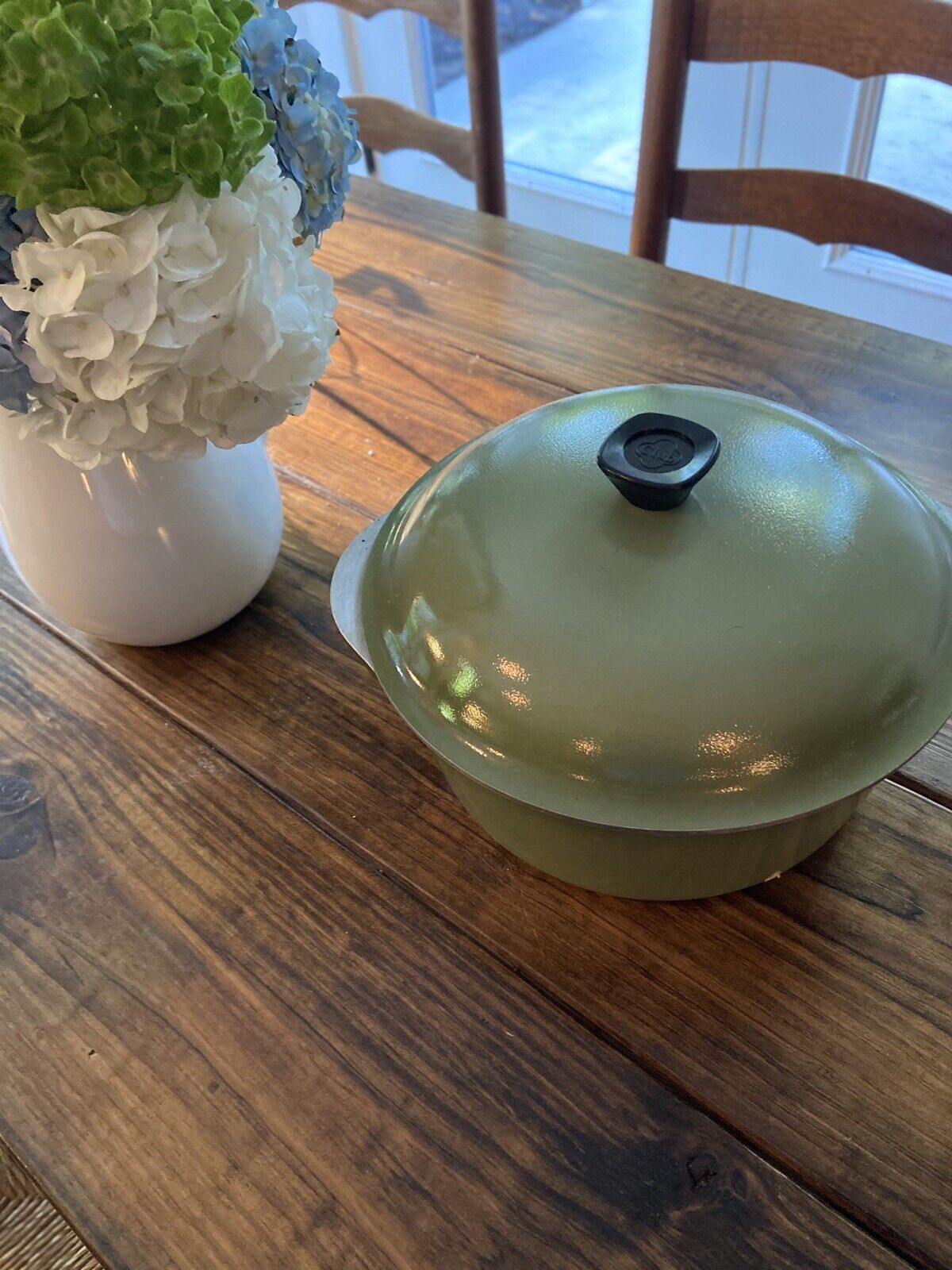 Vintage Club Avacado Green 4.5 QT Dutch Oven With Lid