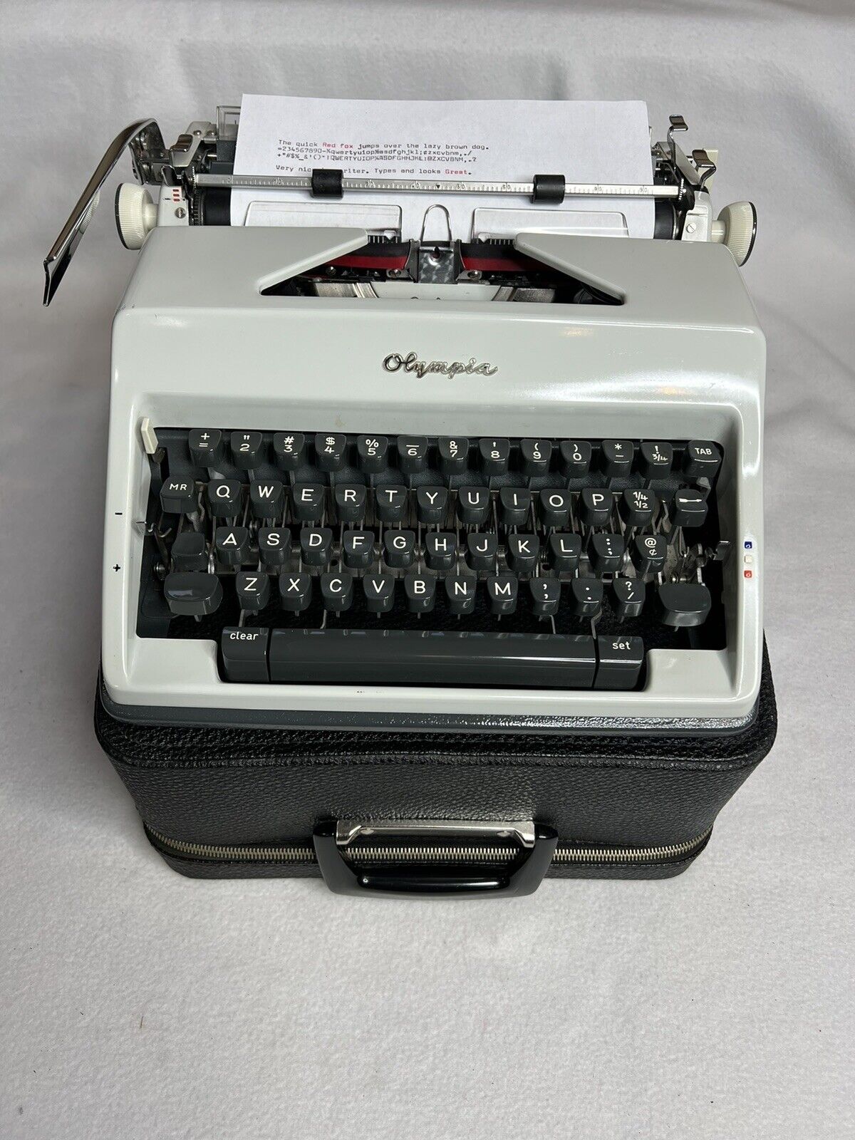 Vintage 1969 Olympia SM9 Portable Typewriter W/Case-Types & Looks Great. 2 Tone