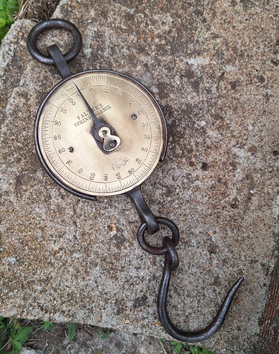 ANTIQUE ENGLAND SALTER´S TRADE SPRING BALANCE 100 KG SCALE IN BRASS AND IRON