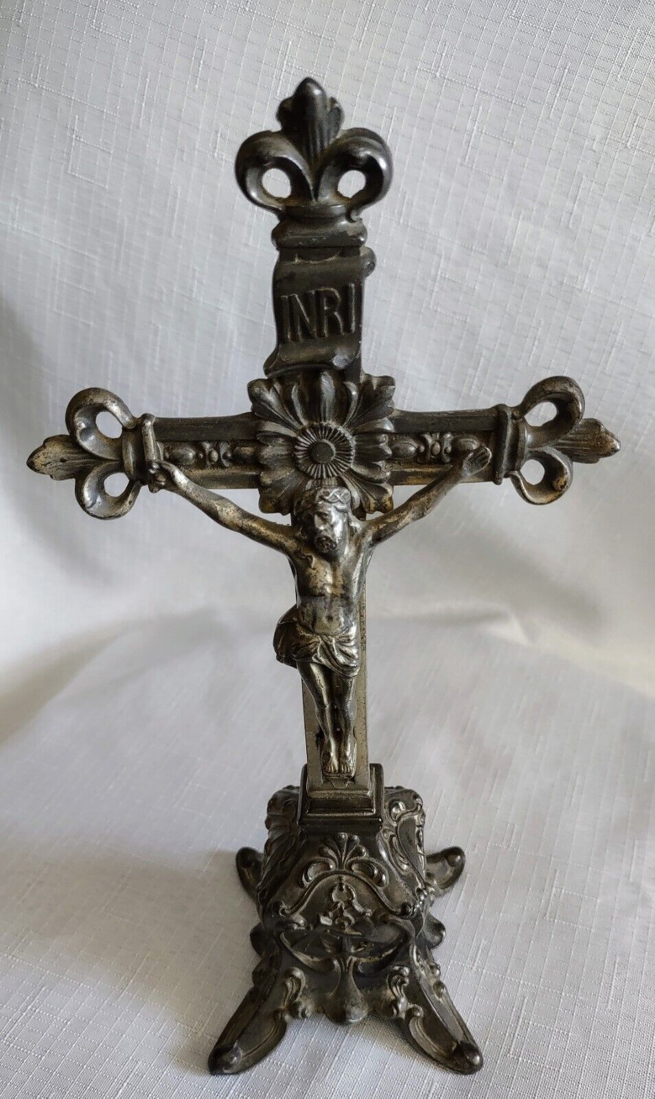 Vintage Early 20th Century Jenning Brothers Metal Spelter Crucifix 10\