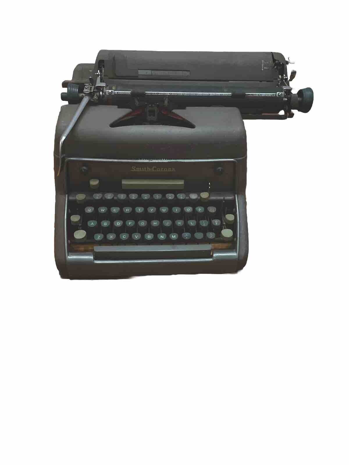 vintage manual typewriter working