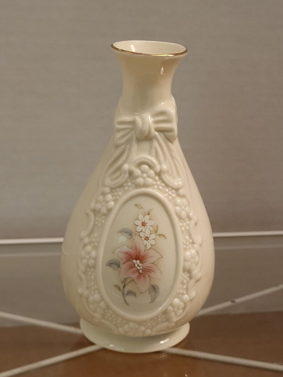 The Carmeo Ribbon Vase by Royal Heritage
