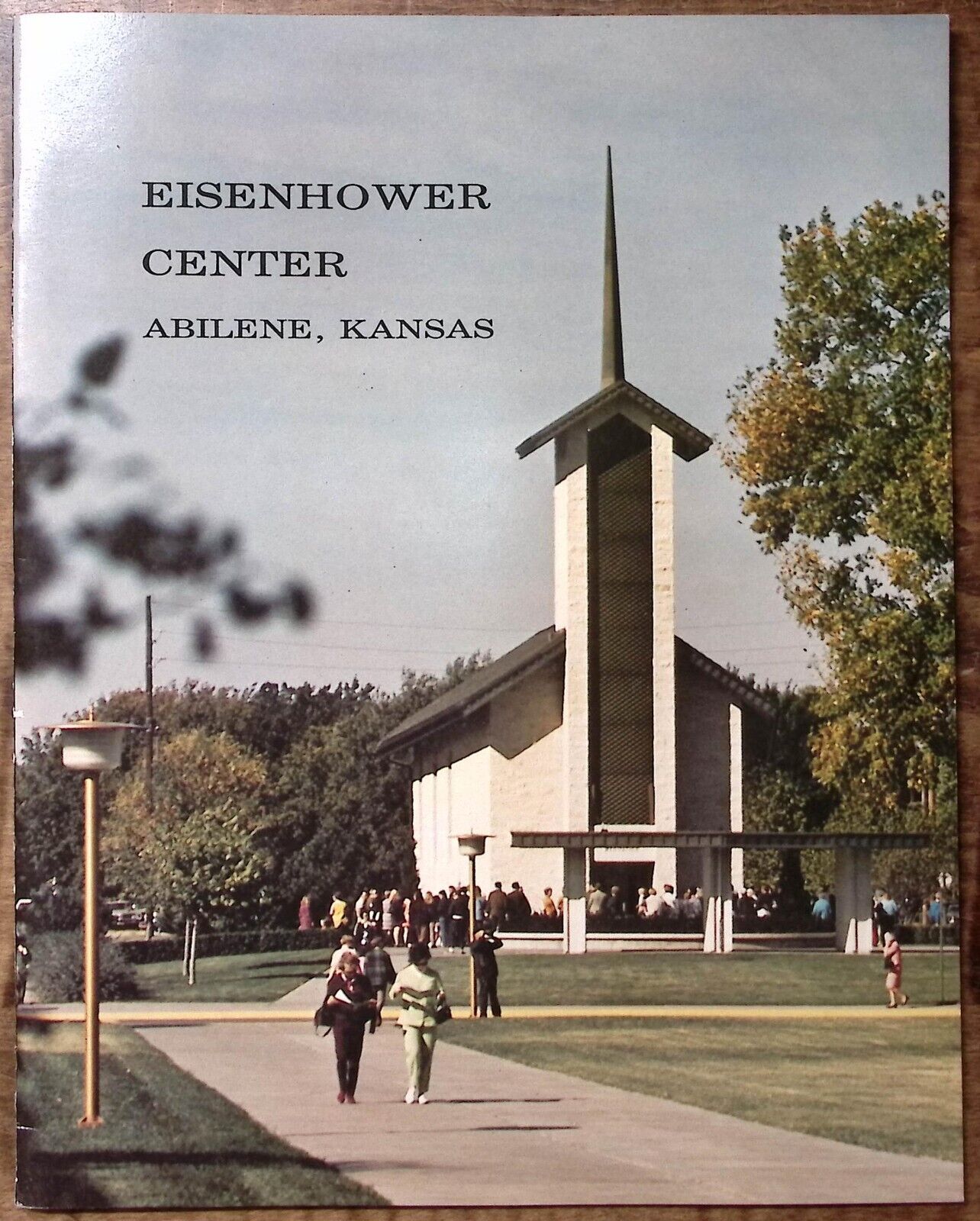 1960s ABILENE KANSAS EISENHOWER CENTER 32 PAGE SOUVENIR BOOK EXCELLENT COND B939
