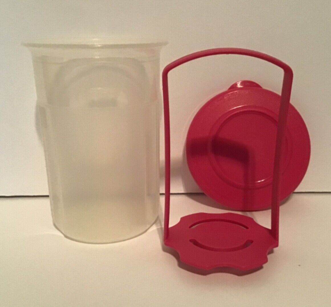 Tupperware 2155A-2 Pick A Deli Round Mini Pickle or Olive Keeper Hot Pink NEW