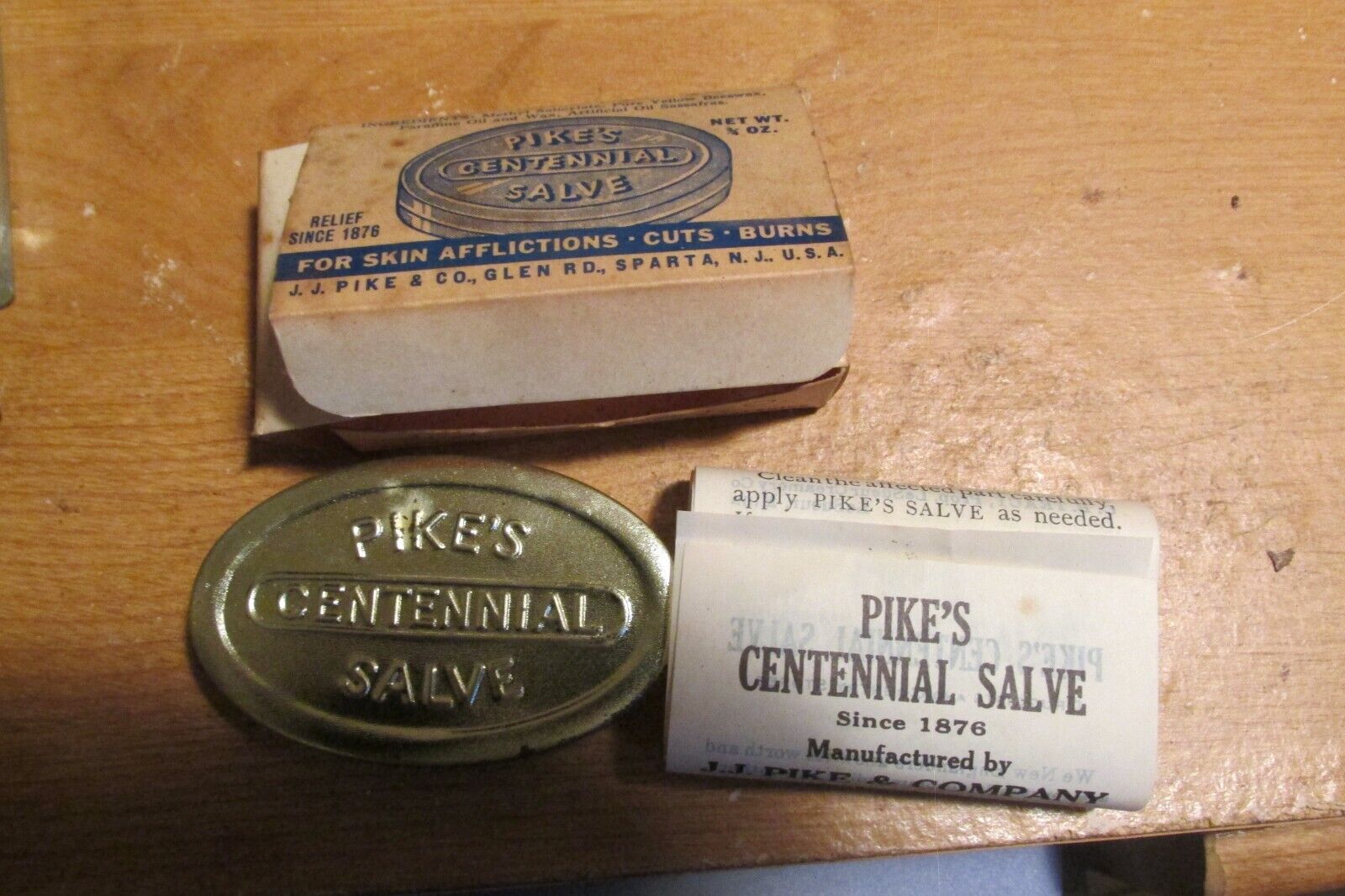 vintage old tin Pikes centennial salve Spartam N,J. boxed unopended