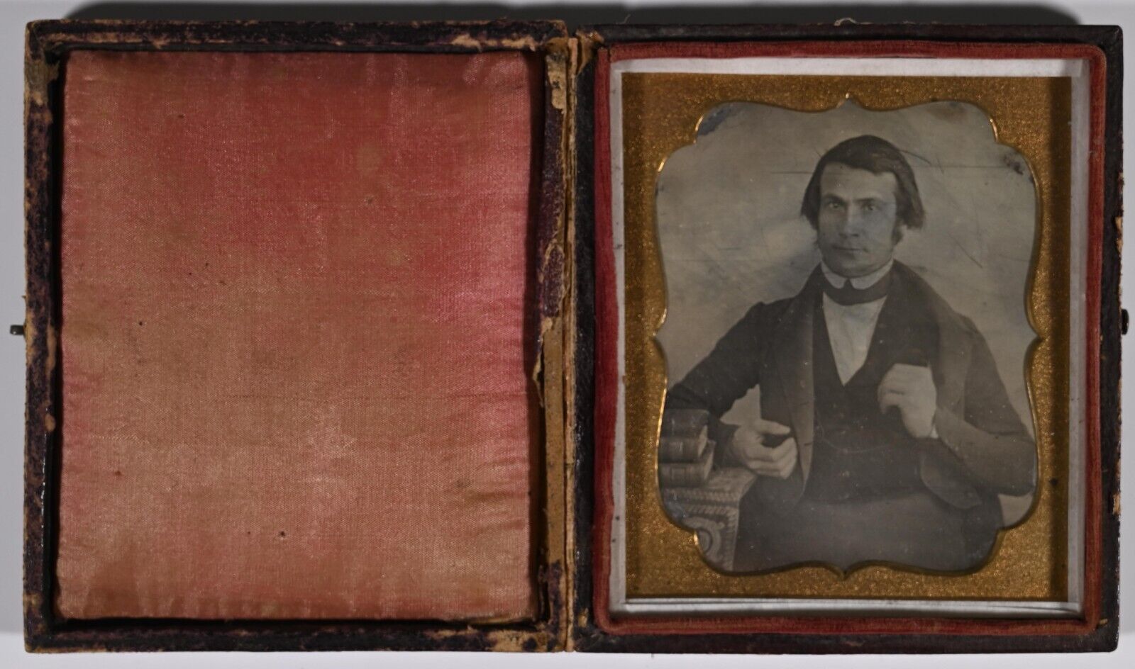 1/6TH PLATE CASED PLUMBEDAGUERREOTYPE CIRCA 1850s HANDSOME YOUNG MAN NEW YORK NY