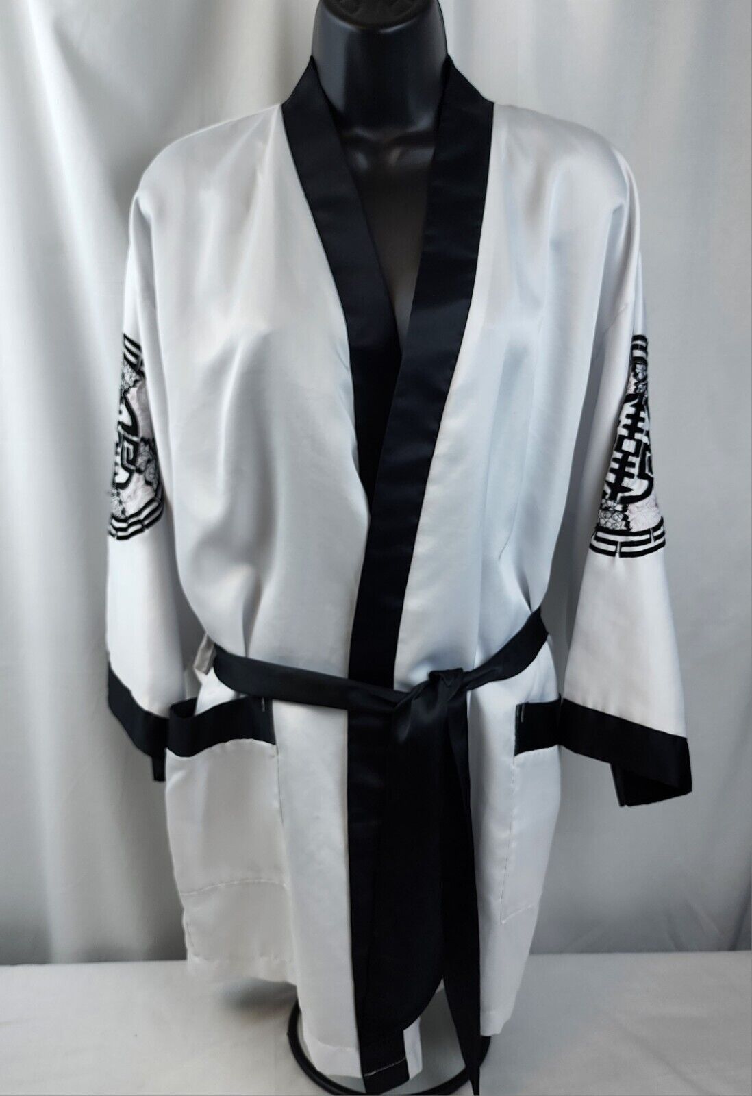Oriental Inspired White Robe Kimono With Black Belt Women\'s Size Medium 