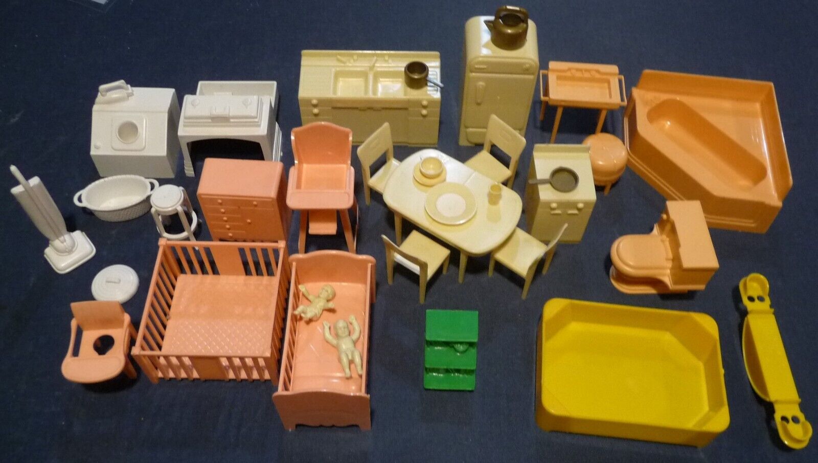 Lot of 37 MARX Doll House Furniture Nice Condition