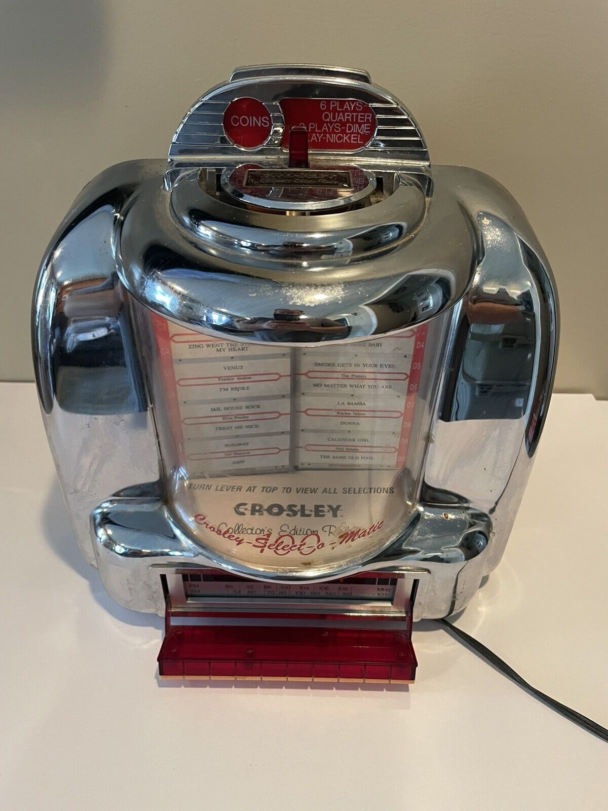 CROSLEY Collector's Edition CR9 Chrome Diners Jukebox AM/FM Radio w/ Cassette